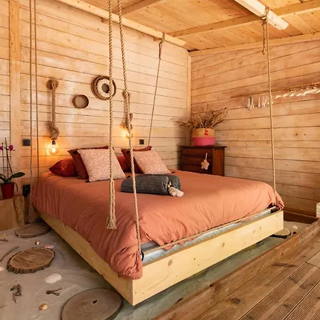 Insolite Domaine Forrest Loire Bed & Breakfast Lay