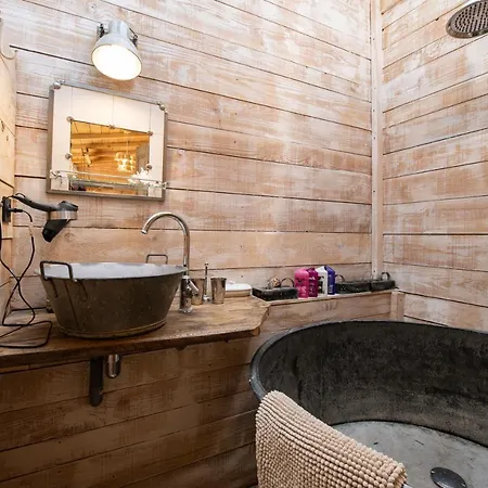 Bed & Breakfast Insolite Domaine Forrest Loire *